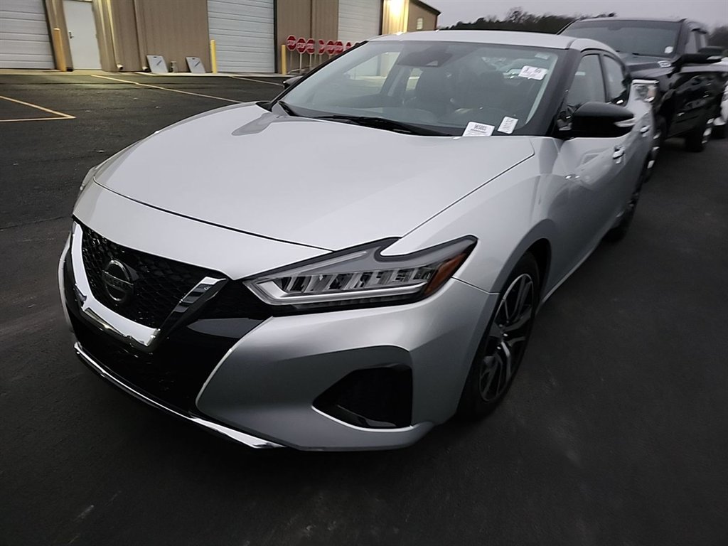 2021 Nissan Maxima SV's photo